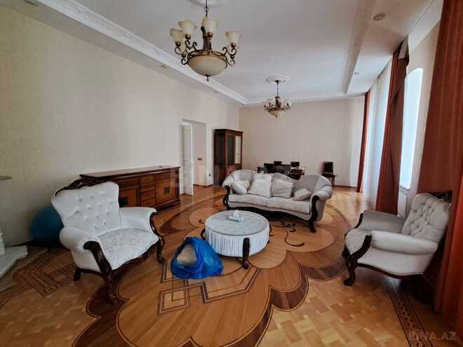 İcarəyə verilir 4 otaqlı köhnə tikili 260 m², Sahil m., photo 1 from 11