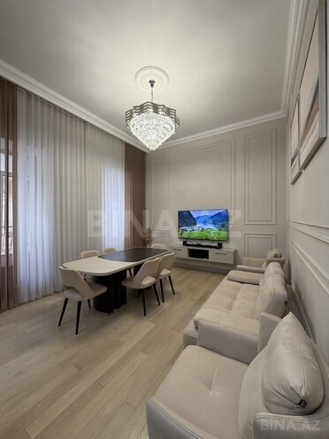 Сдаётся 2-комн. вторичка 70 м², м. Низами, photo 1 from 18