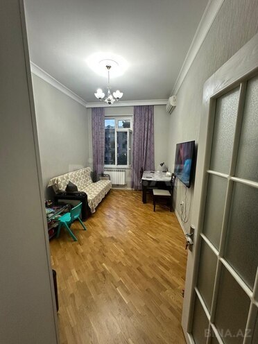 Продается 2-комн. вторичка 45 м², м. Элмляр Академиясы, photo 6 from 16