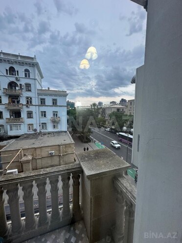 Продается 2-комн. вторичка 45 м², м. Элмляр Академиясы, photo 1 from 16