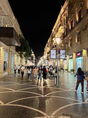 Satılır 3 otaqlı köhnə tikili 110 m², Sahil m., photo 1 from 23