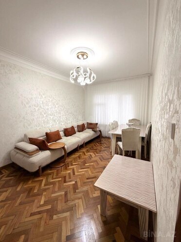 Satılır 3 otaqlı köhnə tikili 95 m², Həzi Aslanov m., photo 1 from 16
