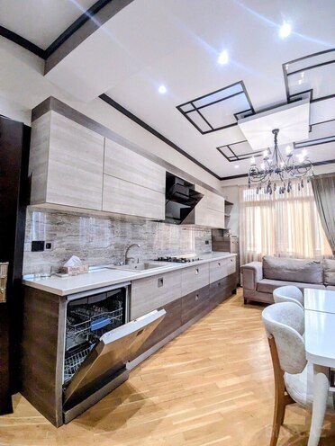Сдается 3-комн. новостройка 130 м², м. 28 мая, photo 14 from 32