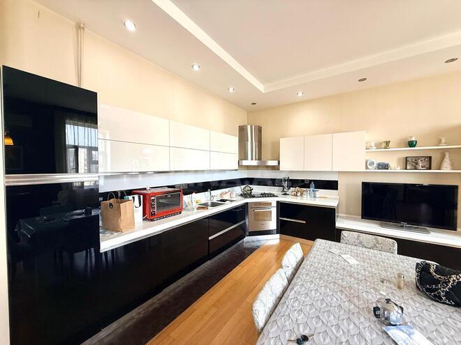 Satılır 5 otaqlı köhnə tikili 230 m², Yasamal r., photo 6 from 28