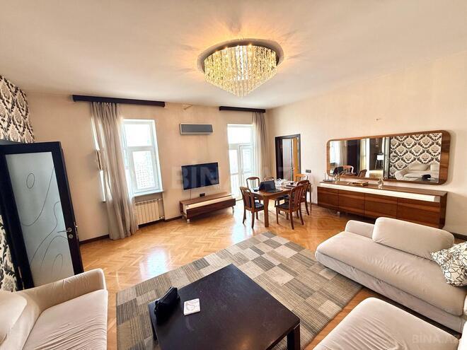 Satılır 5 otaqlı köhnə tikili 230 m², Yasamal r., photo 4 from 28