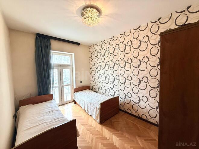 Satılır 5 otaqlı köhnə tikili 230 m², Yasamal r., photo 21 from 28
