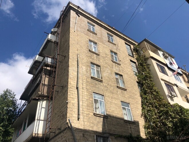 Satılır 2 otaqlı köhnə tikili 67 m², Nəsimi r., photo 1 from 9