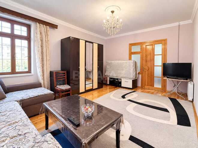 Satılır 2 otaqlı köhnə tikili 52 m², İnşaatçılar m., photo 1 from 9