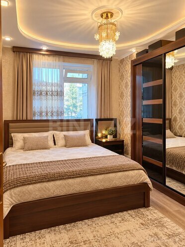 Satılır 3 otaqlı köhnə tikili 95 m², Qara Qarayev m., photo 3 from 12