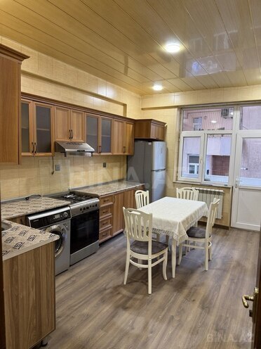 Сдаётся 3-комн. новостройка 130 м², м. Иншаатчылар, photo 6 from 9
