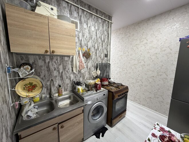 Satılır 2 otaqlı köhnə tikili 65 m², İnşaatçılar m., photo 9 from 16