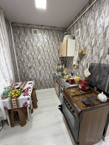 Satılır 2 otaqlı köhnə tikili 65 m², İnşaatçılar m., photo 8 from 16
