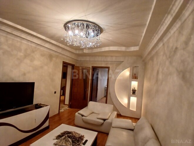 Продается 3-комн. вторичка 60 м², м. Иншаатчылар, photo 1 from 22