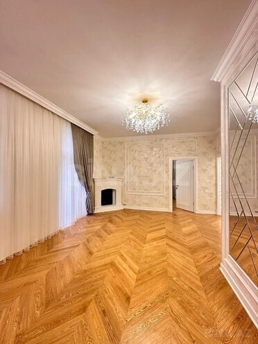 Продаётся 5-комн. вторичка 130 м², м. Ичеришехер, photo 1 from 16