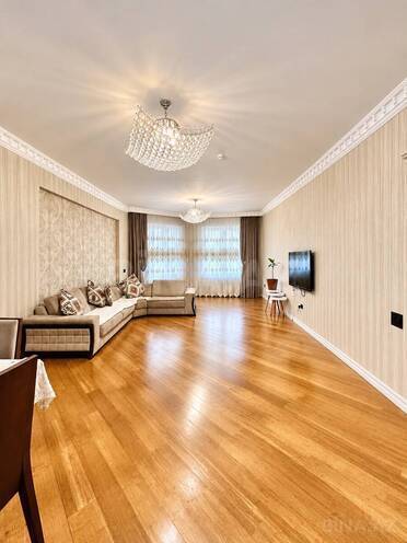 Satılır 4 otaqlı köhnə tikili 235 m², Nərimanov r., photo 1 from 20