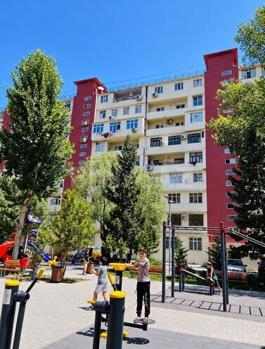 Satılır 4 otaqlı köhnə tikili 110 m², İnşaatçılar m., photo 1 from 17