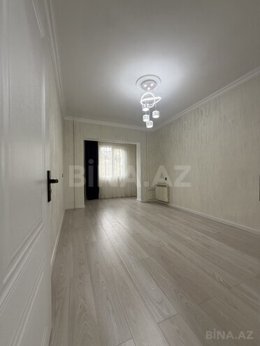 Продается 2-комн. вторичка 65 м², м. Ази Асланов, photo 1 from 16