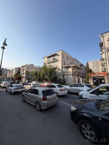 Продается 3-комн. вторичка 65 м², м. Шах Исмаил Хатаи, photo 1 from 13