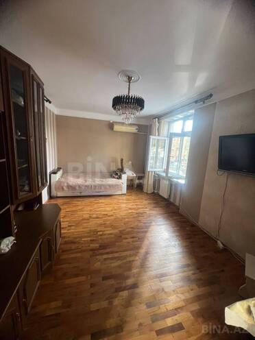 Satılır 1 otaqlı köhnə tikili 35 m², Elmlər Akademiyası m., photo 1 from 13