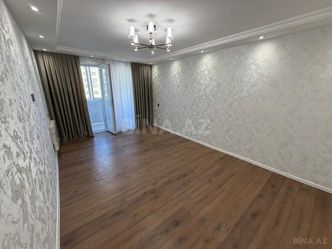 Продается 3-комн. вторичка 65 м², м. Кара Караев, photo 1 from 13