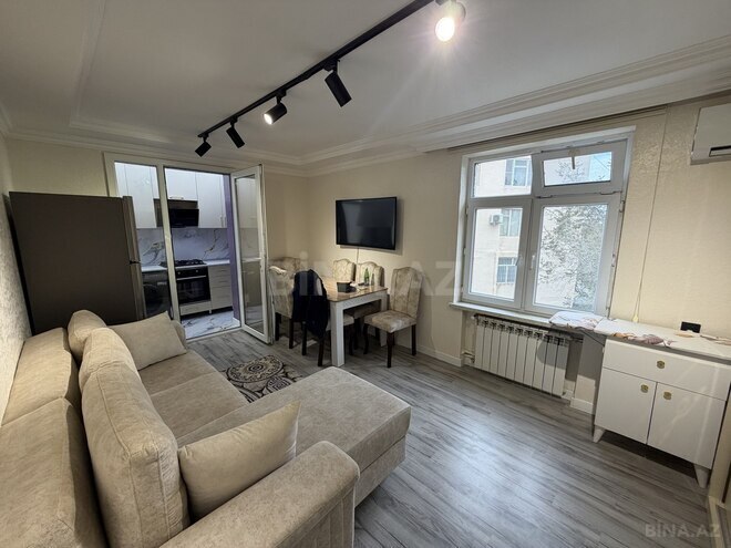 Satılır 2 otaqlı köhnə tikili 40 m², Qara Qarayev m., photo 1 from 11