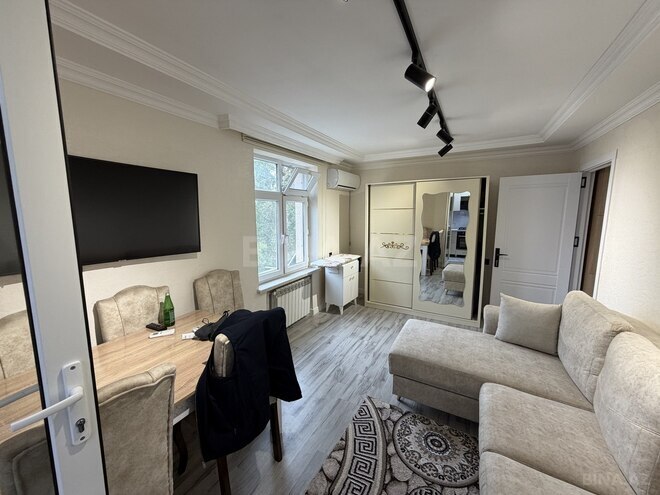 Satılır 2 otaqlı köhnə tikili 40 m², Qara Qarayev m., photo 3 from 11