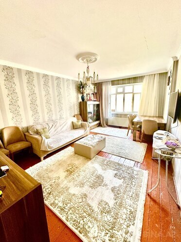 Satılır 2 otaqlı köhnə tikili 60 m², Xalqlar Dostluğu m., photo 1 from 11