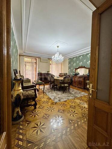 Satılır 4 otaqlı köhnə tikili 134 m², Sahil m., photo 3 from 17