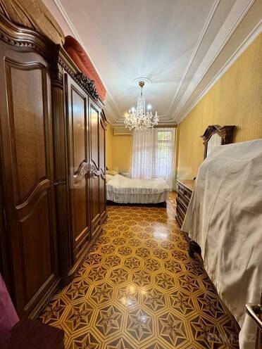 Satılır 4 otaqlı köhnə tikili 134 m², Sahil m., photo 9 from 17