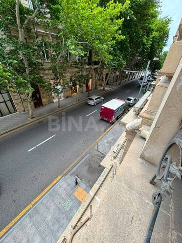 Satılır 4 otaqlı köhnə tikili 134 m², Sahil m., photo 15 from 17