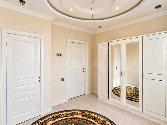 Продаётся 3-комн. вторичка 70 м², м. Нефтчиляр, photo 1 from 12