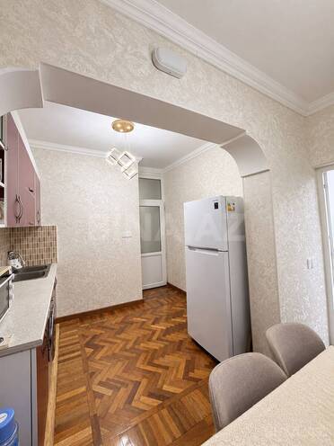 Продается 3-комн. вторичка 85 м², м. Ази Асланов, photo 8 from 17
