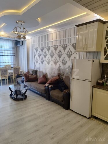 Сдается 2-комн. новостройка 62 м², м. Нефтчиляр, photo 1 from 17