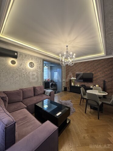 Продаётся 2-комн. вторичка 42 м², м. Элмляр Академиясы, photo 1 from 17