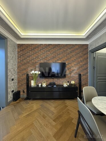 Продаётся 2-комн. вторичка 42 м², м. Элмляр Академиясы, photo 3 from 17