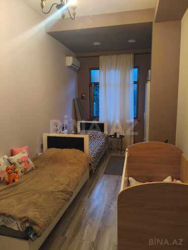 Satılır 2 otaqlı köhnə tikili 45 m², Nizami m., photo 3 from 19