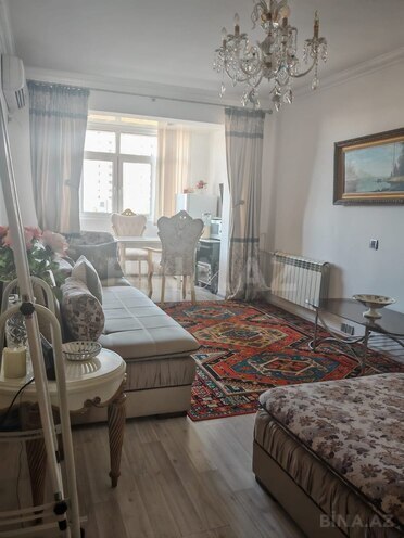 Продается 2-комн. вторичка 37 м², м. Нефтчиляр, photo 1 from 10