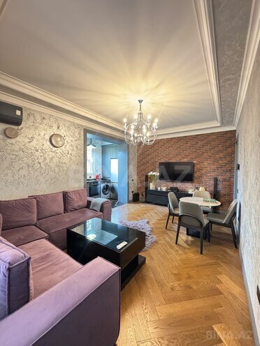Satılır 2 otaqlı köhnə tikili 43 m², Elmlər Akademiyası m., photo 1 from 23