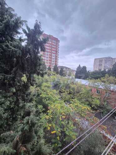 Satılır 2 otaqlı köhnə tikili 65 m², İnşaatçılar m., photo 1 from 21