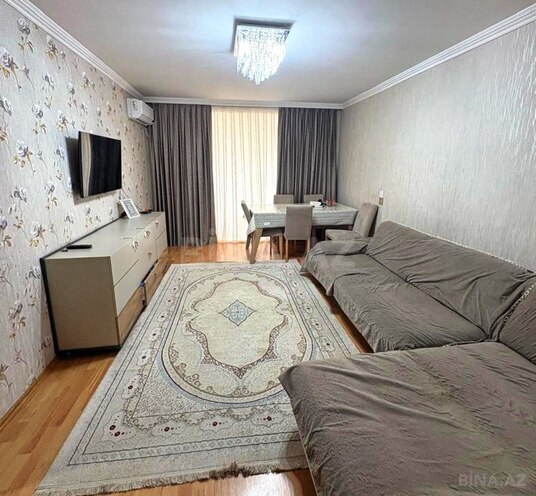 Satılır 3 otaqlı köhnə tikili 70 m², 8-ci mikrorayon q., photo 1 from 10