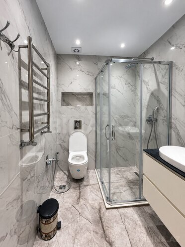 İcarəyə verilir 3 otaqlı yeni tikili 85 m², Bakmil m., photo 12 from 17