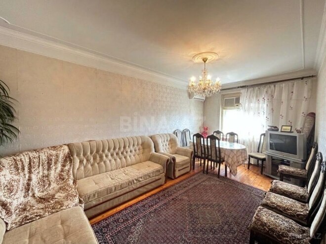 Продаётся 3-комн. вторичка 60 м², м. Кара Караев, photo 1 from 12