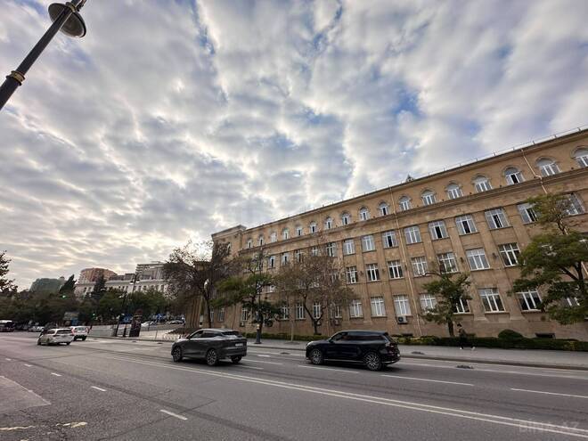 Продаётся 3-комн. вторичка 75 м², м. Низами, photo 10 from 24