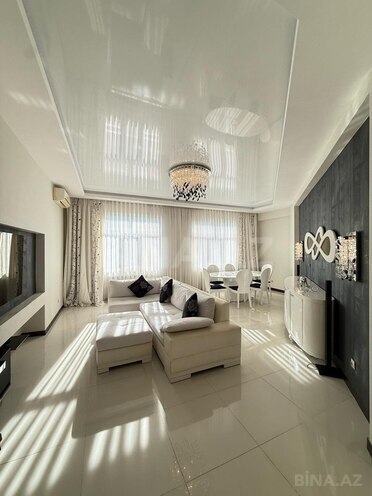 Продаётся 3-комн. новостройка 130 м², м. Элмляр Академиясы, photo 1 from 14