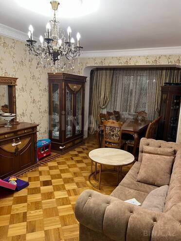 Продается 3-комн. вторичка 70 м², м. Элмляр Академиясы, photo 1 from 7