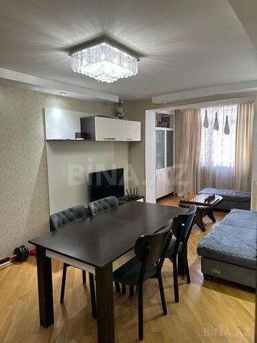 Продаётся 3-комн. вторичка 60 м², м. Низами, photo 1 from 8