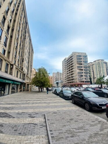 Satılır 2 otaqlı köhnə tikili 65 m², Gənclik m., photo 1 from 12
