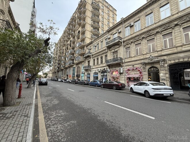 Satılır 1 otaqlı köhnə tikili 24 m², Sahil m., photo 1 from 12