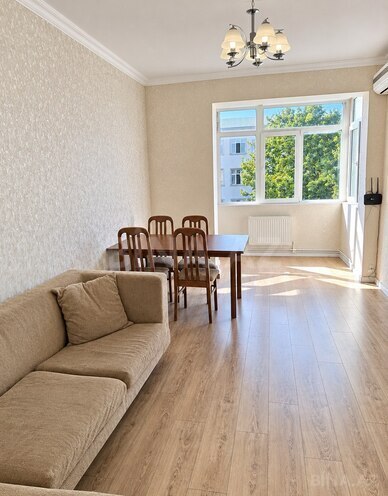 Продаётся 2-комн. вторичка 50 м², м. Иншаатчылар, photo 1 from 9
