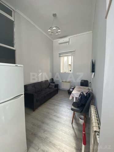 Продаётся 2-комн. вторичка 30 м², м. Низами, photo 1 from 10